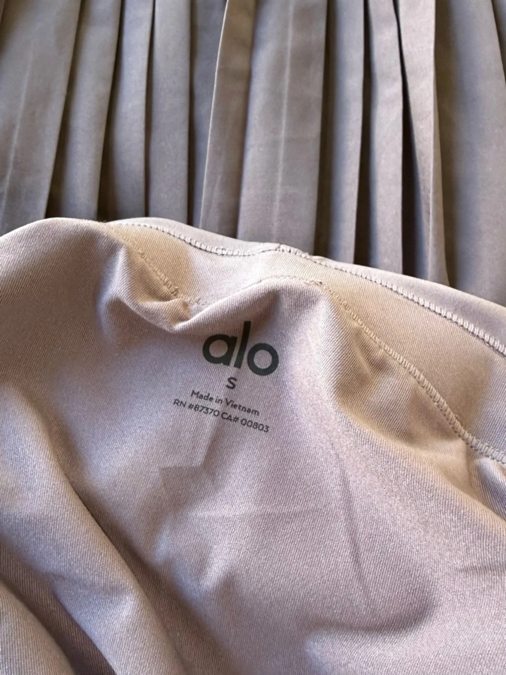ALO Yoga Raisinette Satin Tennis Skirt in Dusty Mauve